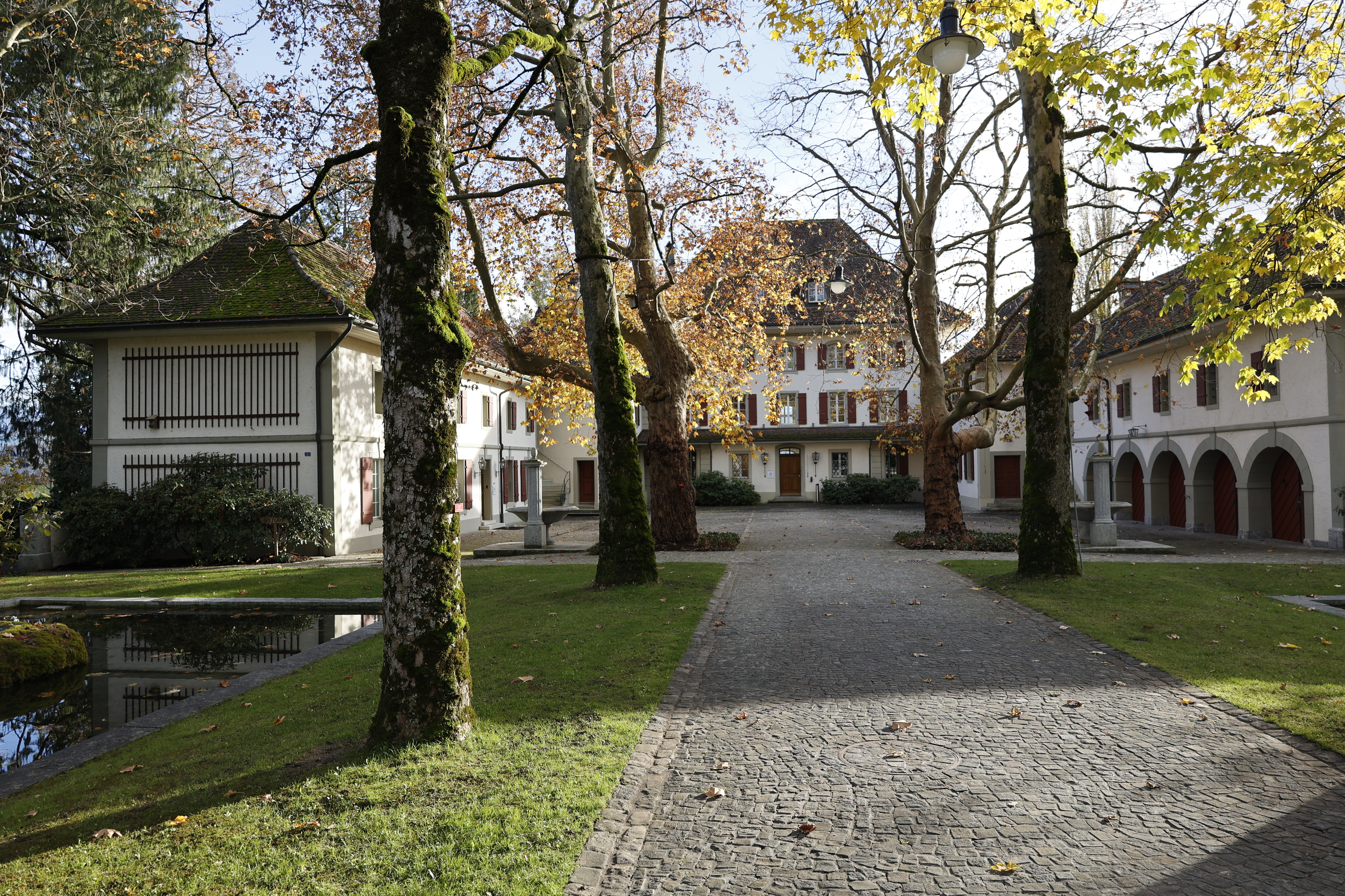 Schloss Gerzensee Innehof Allée